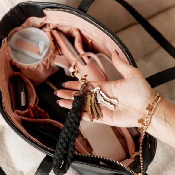 Poppy & Peonies GO-GETTER TOTE BLACK - Picture 8 of 12